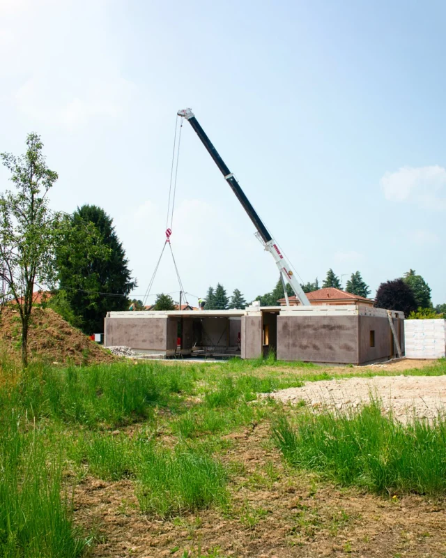 Nuove prospettive e nuovi inizi. 
Una nuova villa More in provincia di Varese sta prendendo forma. 👀  #designsumisura #architettura #villedesign #lessismore #architecturaldesign #sustainablehome